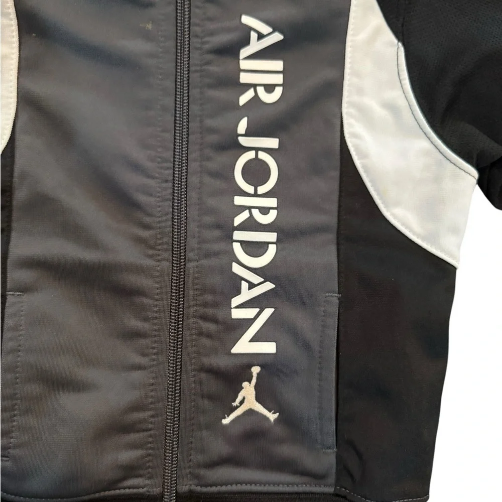 Air Jordan Black and White Jacket Infant Boys EUC Size 18 months